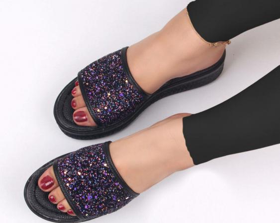 قیمت باورنکردنی دمپایی روفرشی در بازار تهران